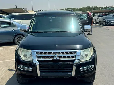 Mitsubshi pajero 2015 balck color GCc calen Cr