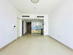Specious 1bedroom 2bathroom with balcony gym pool parking