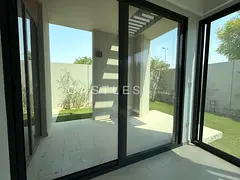 Modern 4BR Townhouse| Private Garden| Pet-Friendly