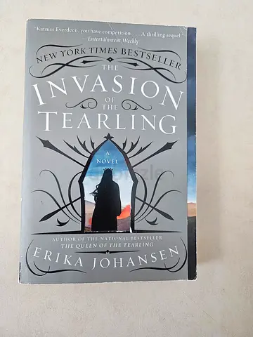 Book- The invasion of the tearling Erika Johansen