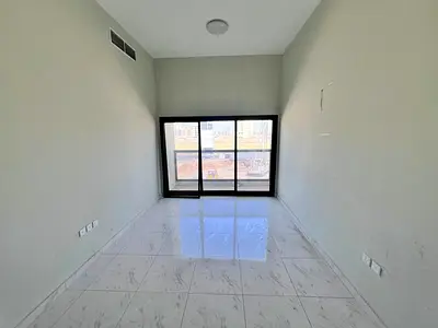 مساحه ممتازه اطلاله مفتوحه تسهيلات في الدفعات قريب من جميع الخدمات سهل المخرج لدبي والشارقه
