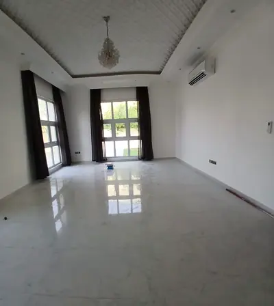 Alqouz on Al Khail Road , Near Pond Park 4 Bed Rooms Fantastic Double Storey Villa for Rent. 4