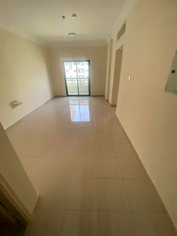 غرفتين وصالة مميزة في القاسمية 🏡 شهر مجاني، إيجار 38 ألف درهم، تسهيلات بالدفع حتى 6 دفعات، رقم النموذج 05، فرصة ممتازة!