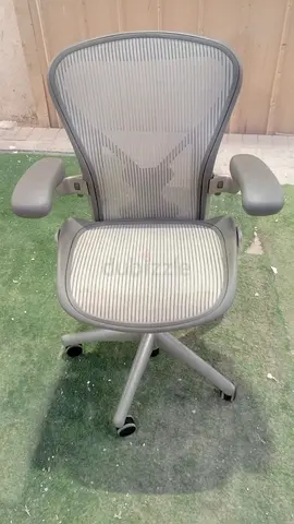 Herman miller Aeron size B fully loaded