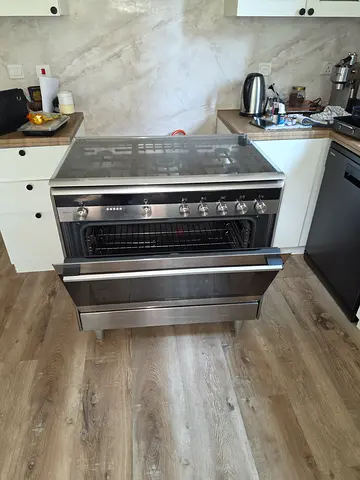 Siemens Top Gass With Electric oven cooking range