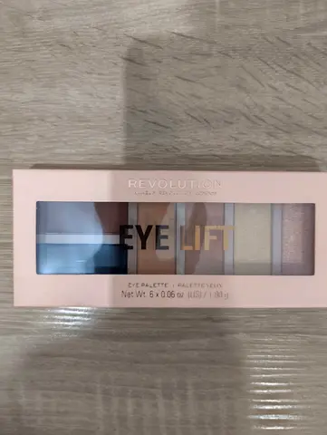 Makeup Revolution Eye Lift Palette