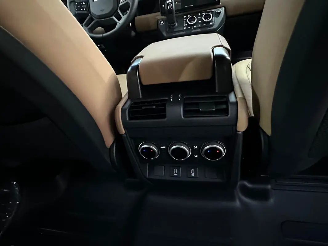 Land Rover Defender 2026