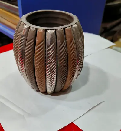 Decorative round vessel design 11cm height