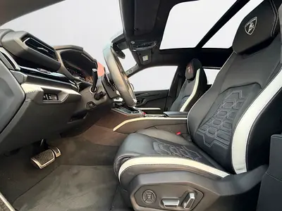 2025 Lamborghini URUS thumbnail 17
