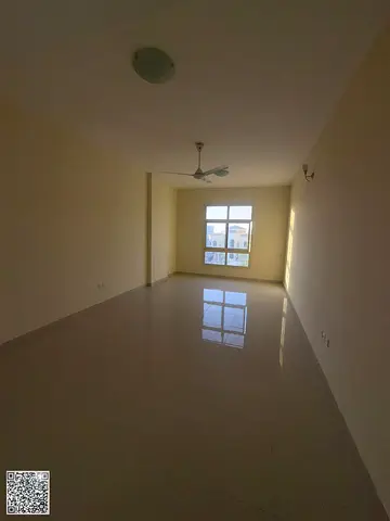 Two-bedroom apartment with a living room, spacious and close to services.