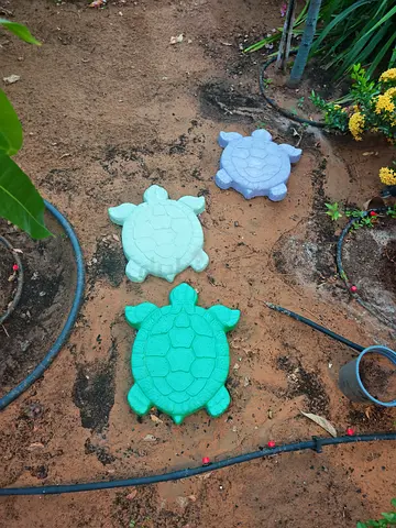 Turtle Garden Stepping Stones - Made of concrete, Assorted colors and designs