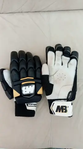 Cricket gloves