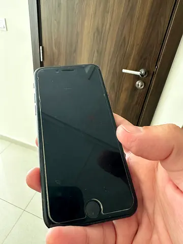 iPhone SE 2022 with Case - Good Working Condition
