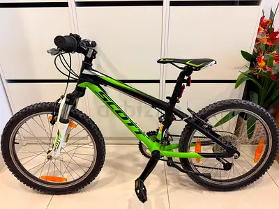 Scott Scale JR Kids Bike - 20" wheels, green/black