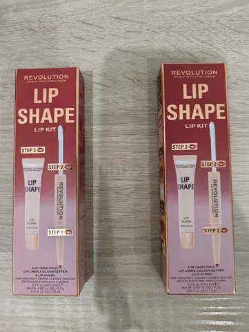 MAKEUP REVOLUTION Lip Shape Kit
