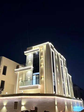 Luxury 6‑Bedroom Villa for Sale – Prime Location – 3500 sqft Landroperty Details Land Area: 3,500 sqft Built‑up Area: 3,800 sqft 6 Bedrooms