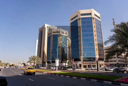 أسس مركزك الطبي أو عيادتك الخاصة | طابق كامل فاخر على مساحة 5,380 قدم مربع | اطلالات بانورامية على كورنيش بحيرة خالد | موقع ممتاز بأرقى مناطق الشارقة