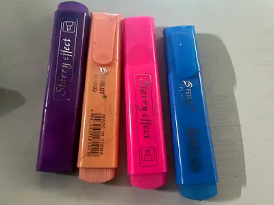 Set of 4 highlighter markers - free to pick up