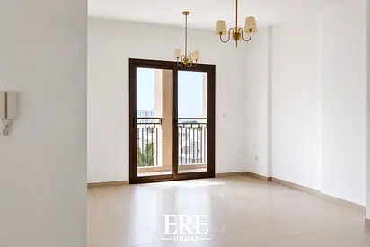 2BR | 4 Cheques | Available August | Town Square
