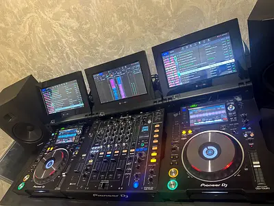Pioneer DJ Setup: 2x CDJ-TOUR1 + DJM-TOUR1