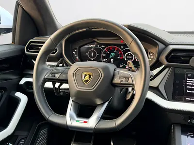 2025 Lamborghini URUS thumbnail 14