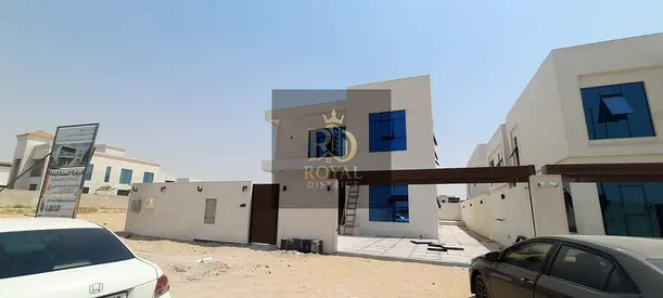 STUNNING 5 BEDROOMS VILLA | MODERN DESIGN | STYLISH LAYOUT |CLOSE TO ALL AMENITIES | PRIME LOCATION