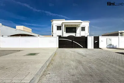 Spacious Villa With Nearby School & Hospital