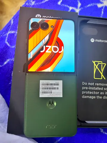Moto razr plus 2026 sim lock