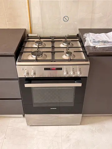 Siemens 60x60cm gas cooker same like new