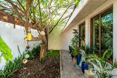 Prime Location | GCC Option | Corner Plot