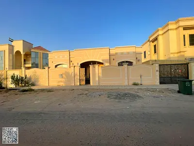 6-bedroom villa with a living room for sale, spacious 6000 sq ft, close to all amenities.