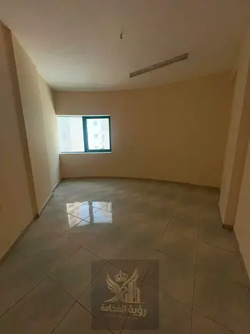 **شقة غرفتين وصالة للإيجار في القاسمية – الند | 36,000 درهم سنويًا**