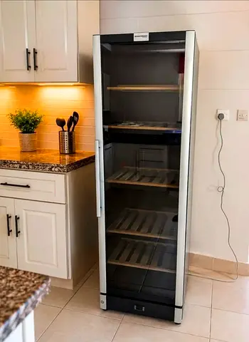 Large Freestanding Wine Cooler 197 Bottles capacity / Beverage Fridge — good condition