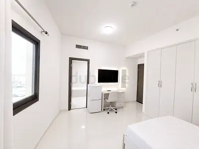 Near metro Room with attached washroom now available