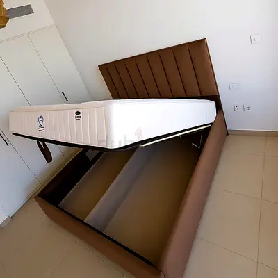 Queen hydraulic Storage Bed with madical Mattress