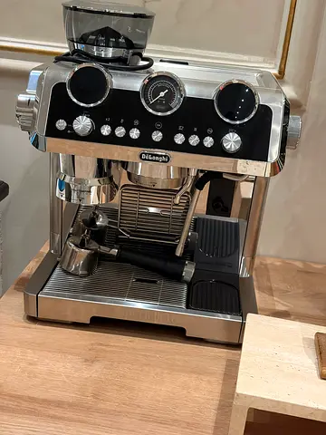Delonghi La Specialista Maestro Pump Espresso Coffee Machine