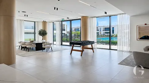 Pool View | Large Layout | Modern Design