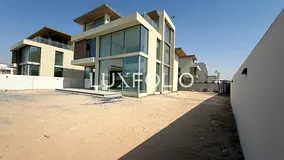 Huge plot | With study | Corner unit