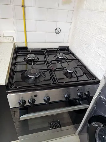 Siemens 4-Burner Stainless Steel Gas Cooker with Oven - Good Condition