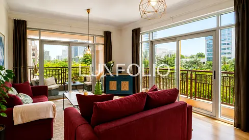 Corner Unit | Lake View | Available Now