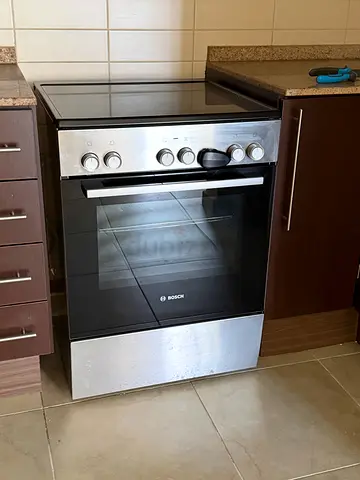 Bosch 60x60cm latest model freestanding electric oven and stovetop - good working condition
