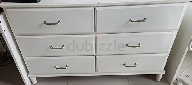 Chest of drawers