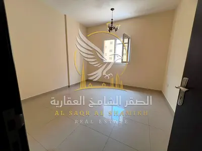 One-bedroom apartment with a living room in a new building; second occupancy. Sandy parking area available; free maintenance included; spacious layout