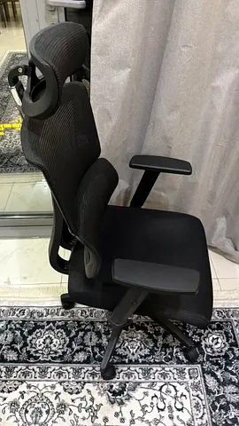 Ergonomic black office chair with headrest — good condition