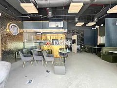 30 days free luxury shop with Gas connection 14 kw electric prime location business center only jest