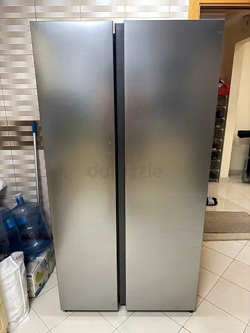 Samsung Fridge-Freezer (retails for AED 3,999)