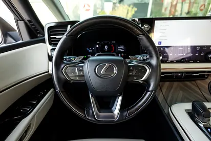 صورة 15 لـ 2024 Lexus LM-SERIES