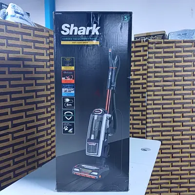 Shark Anti Hair Wrap Upright Pet Vacuum Cleaner | NZ801MET | Excellent Condition