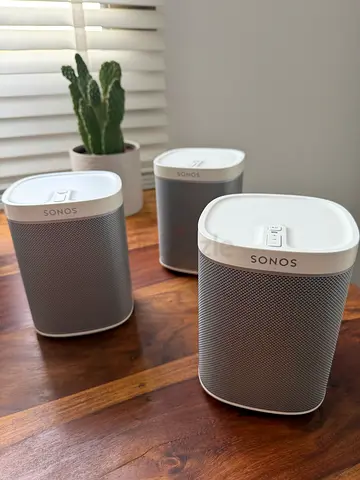 3x Sonos Play 1 Speakers – Like New – S2 Compatible