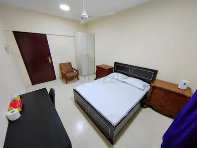 Spacious Private Room with Balcony - Deira
